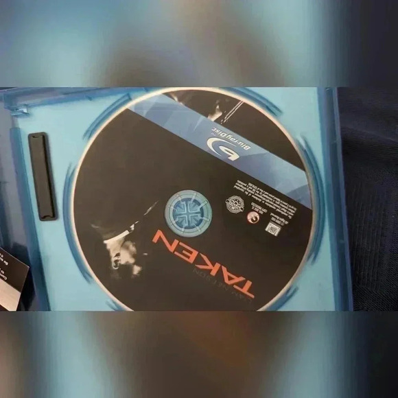 Taken Blu-ray (EUC) - Picture 4 of 4